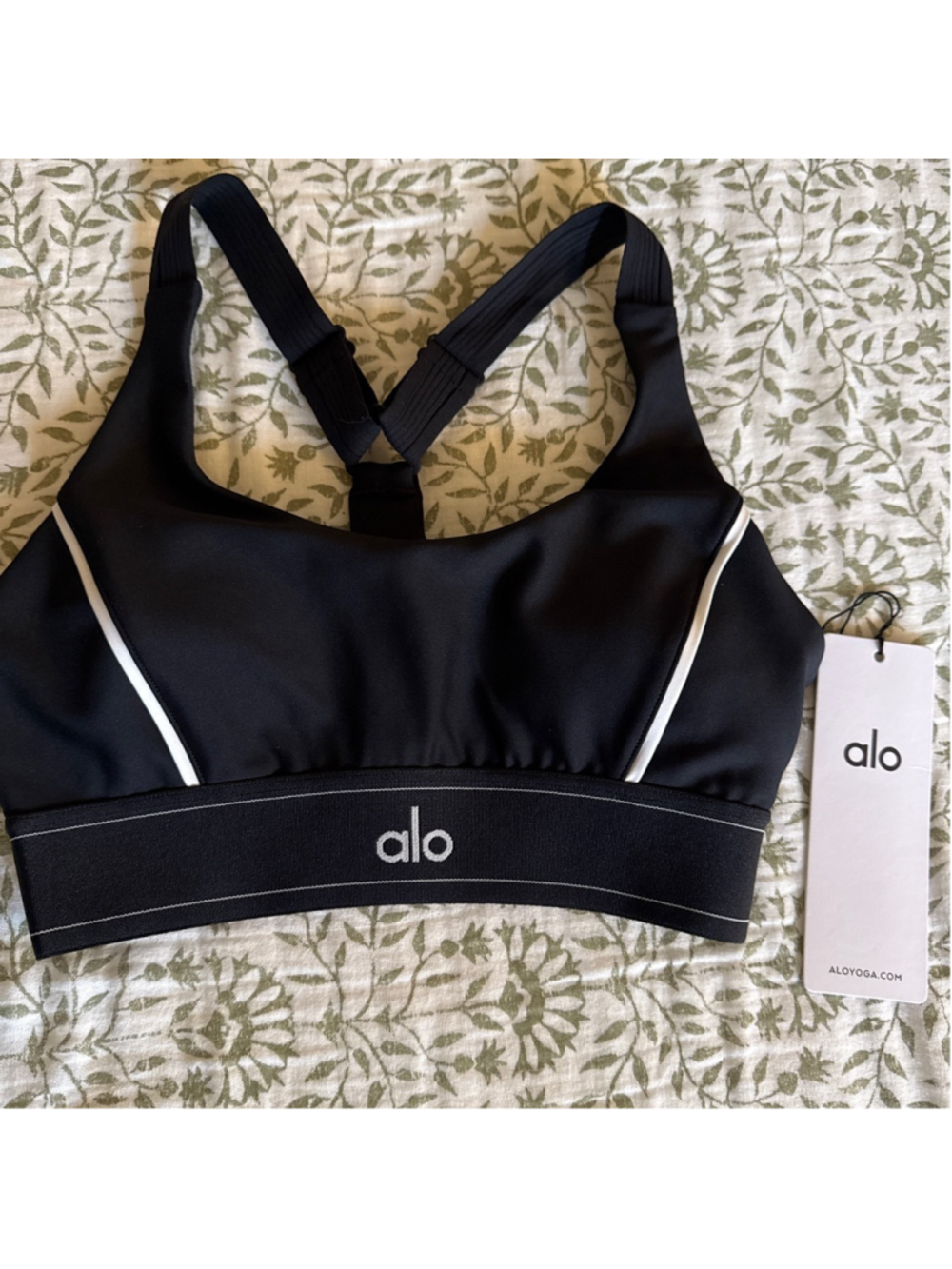 Alo Yoga Airlift Suit Up Sports Bra S Black White